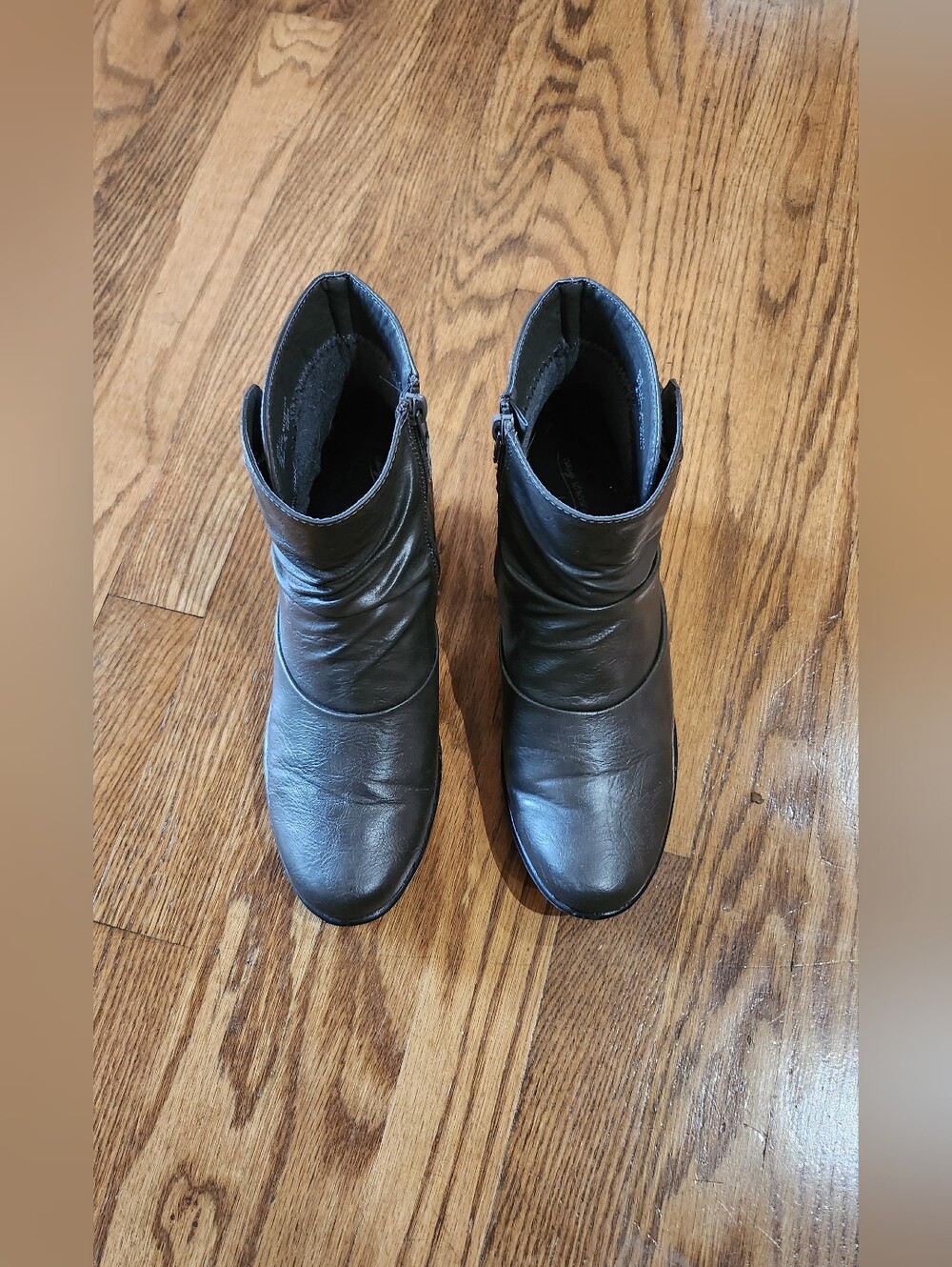 Easy Street Dark Gray Boots 8 1/2 N